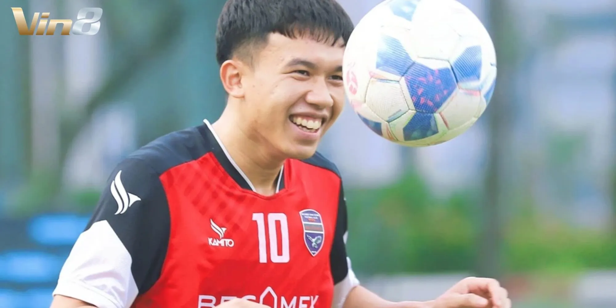 Tiền vệ Võ Hoàng Minh Khoa Tiền vệ Võ Hoàng Minh Khoa