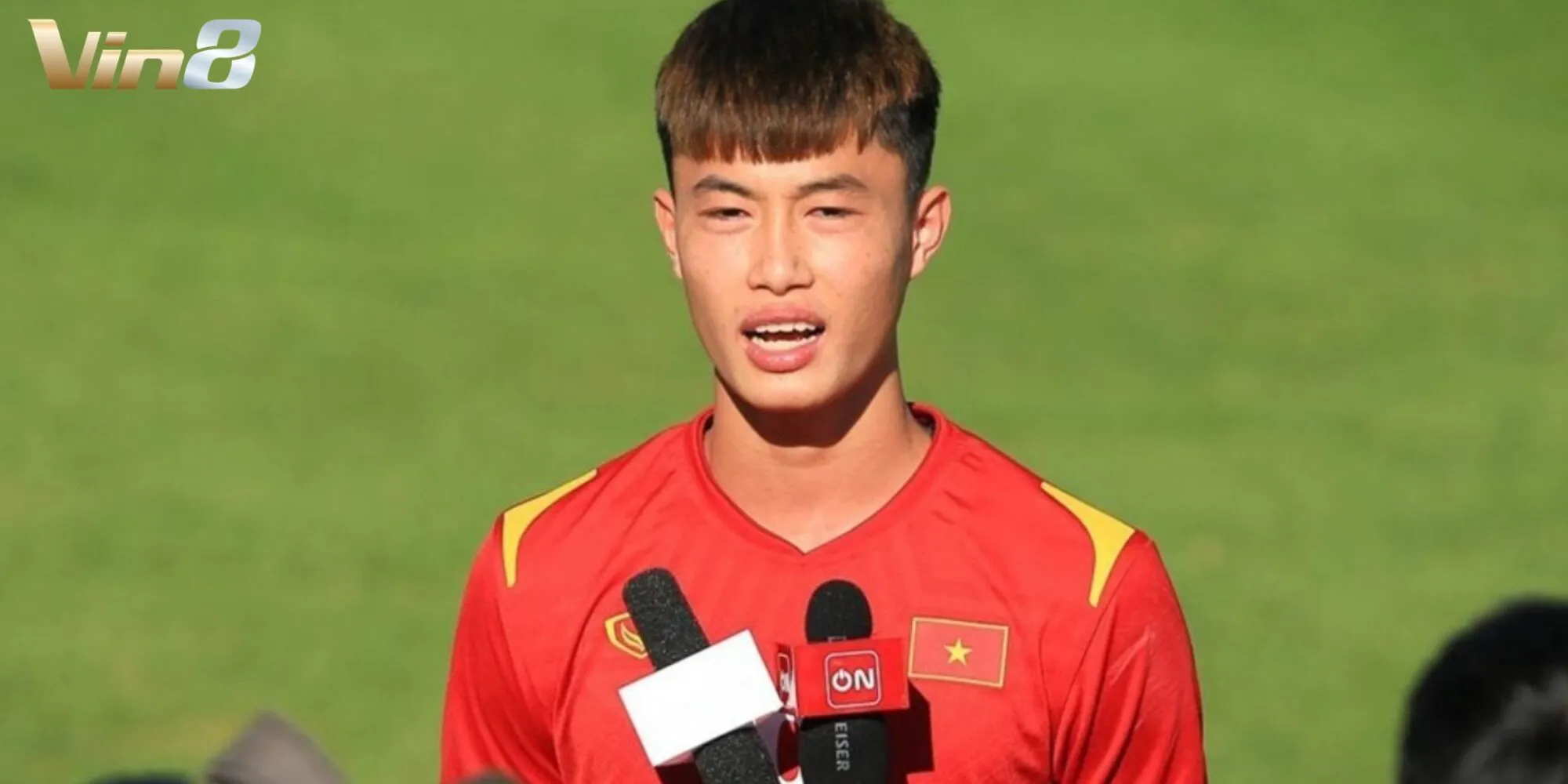 Tiền vệ công Nguyễn Văn Trường Tiền vệ công Nguyễn Văn Trường