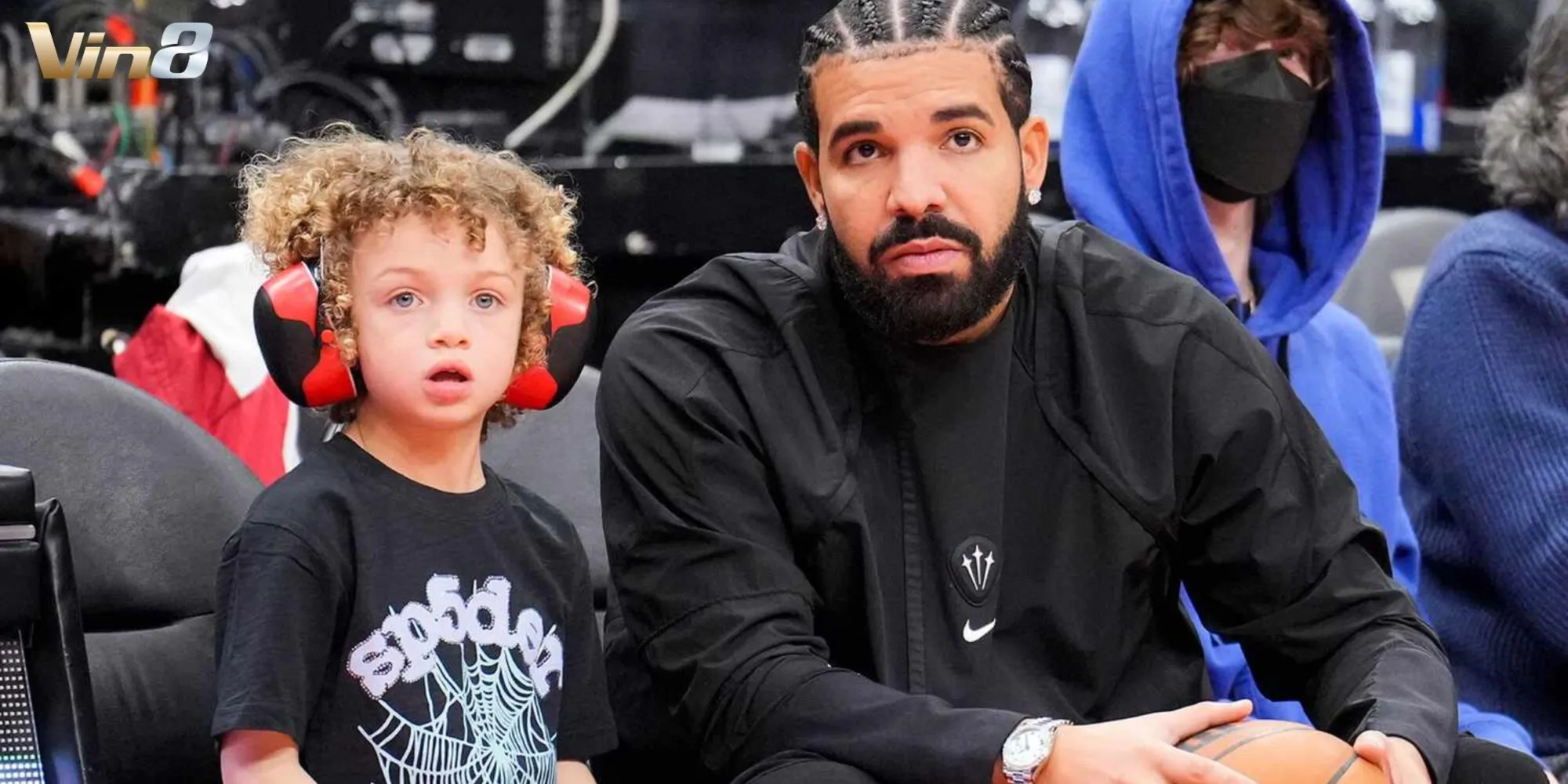 Hai phản ứng khá trái ngược từ phía nam nghệ sĩ Drake và gia đình Hai phản ứng khá trái ngược từ phía nam nghệ sĩ Drake và gia đình