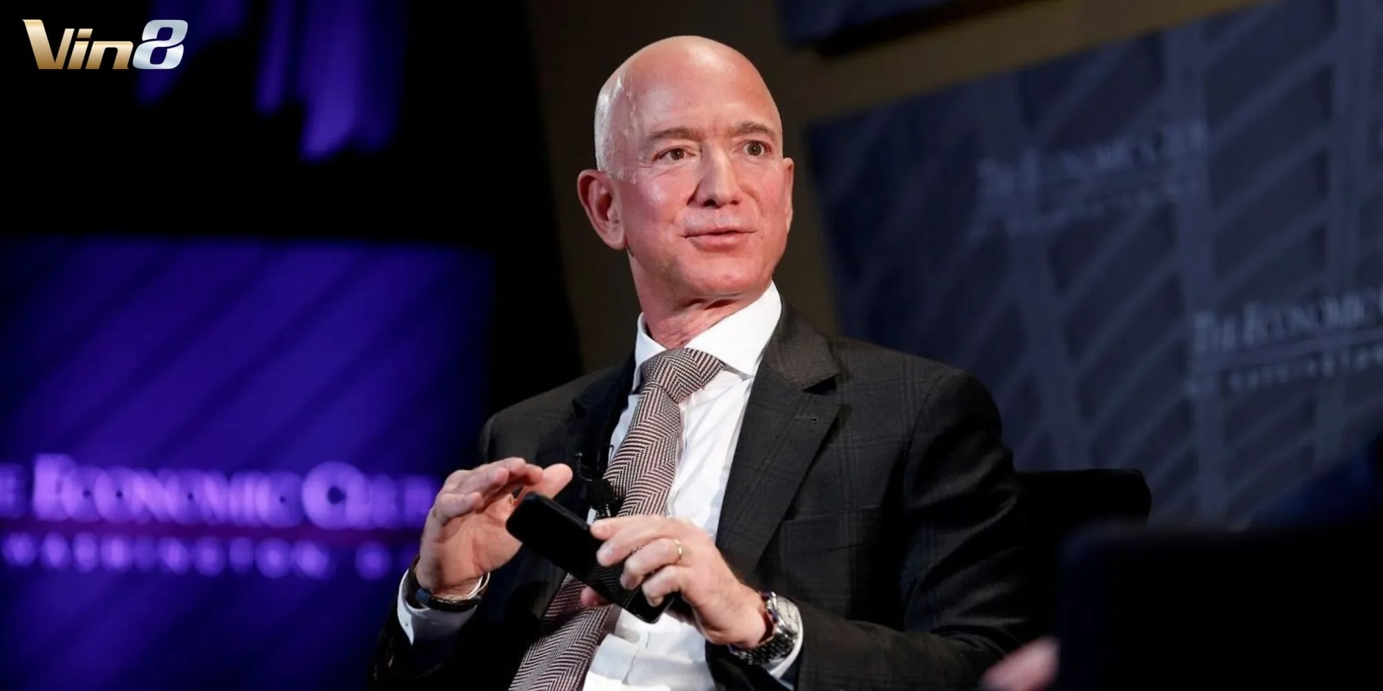 Jeff Bezos là người định hình tương lai mua sắm thế giới Jeff Bezos là người định hình tương lai mua sắm thế giới