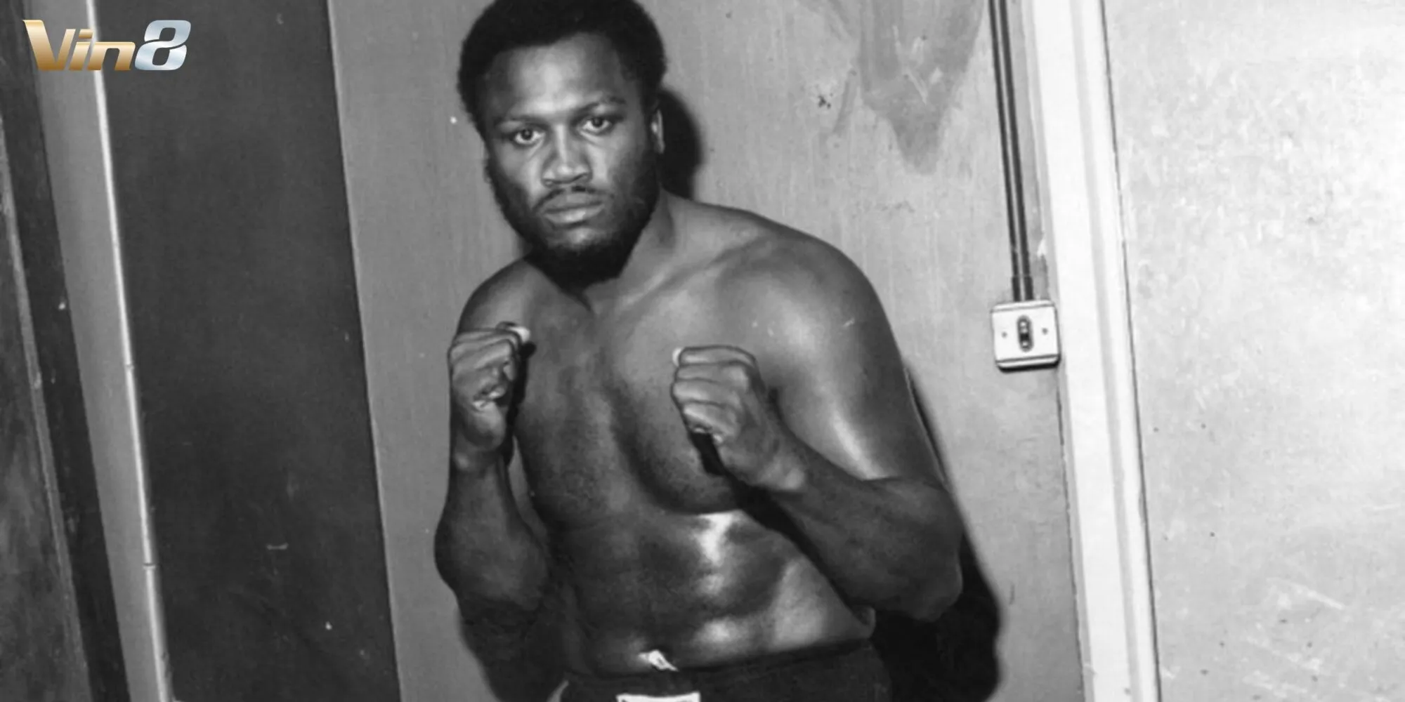 Joe Frazier được biết đến rất nhiều với cú đấm móc trái đầy uy lực Joe Frazier được biết đến rất nhiều với cú đấm móc trái đầy uy lực