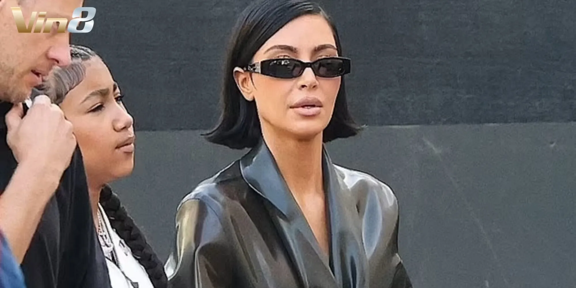 Kim Kardashian đưa con gái North West đi xem phim vào ngày 2/2 Kim Kardashian đưa con gái North West đi xem phim vào ngày 2/2
