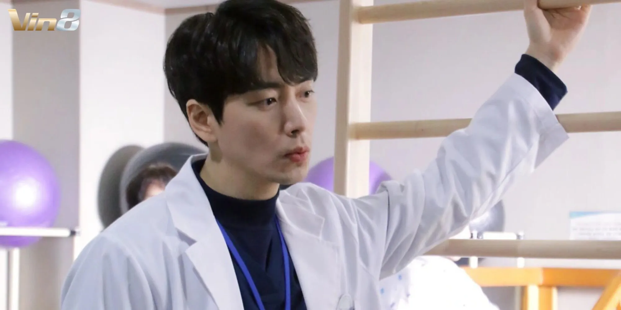 Lee Joon Hyuk đảm nhận hình tượng một bác sĩ trị liệu tài giỏi Lee Joon Hyuk đảm nhận hình tượng một bác sĩ trị liệu tài giỏi