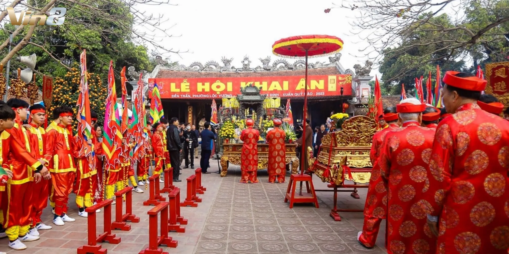 Rất đông du khách tham gia lễ hội Khai ấn Đền Trần Rất đông du khách tham gia lễ hội Khai ấn Đền Trần