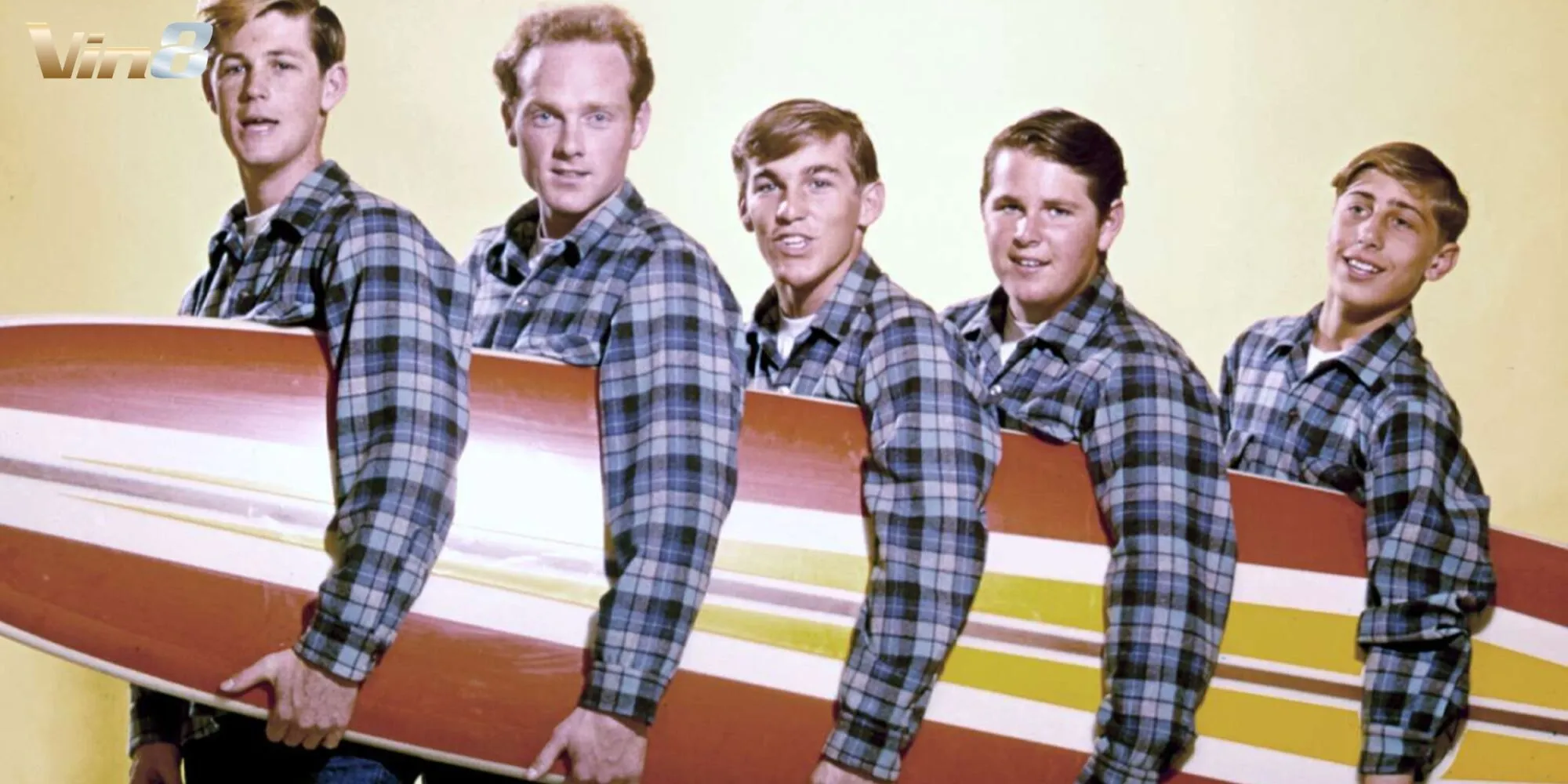 The Beach Boys đá đưa surf rock mang tinh thần California ra thế giới The Beach Boys đá đưa surf rock mang tinh thần California ra thế giới