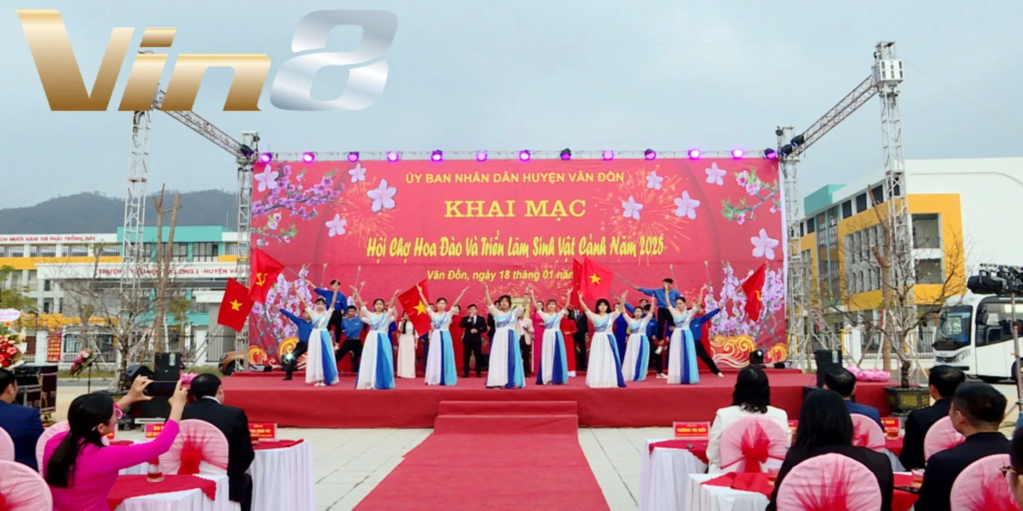 Tưng bừng chợ hoa và hội báo xuân mọi nơi cực thú vị Tưng bừng chợ hoa và hội báo xuân mọi nơi cực thú vị