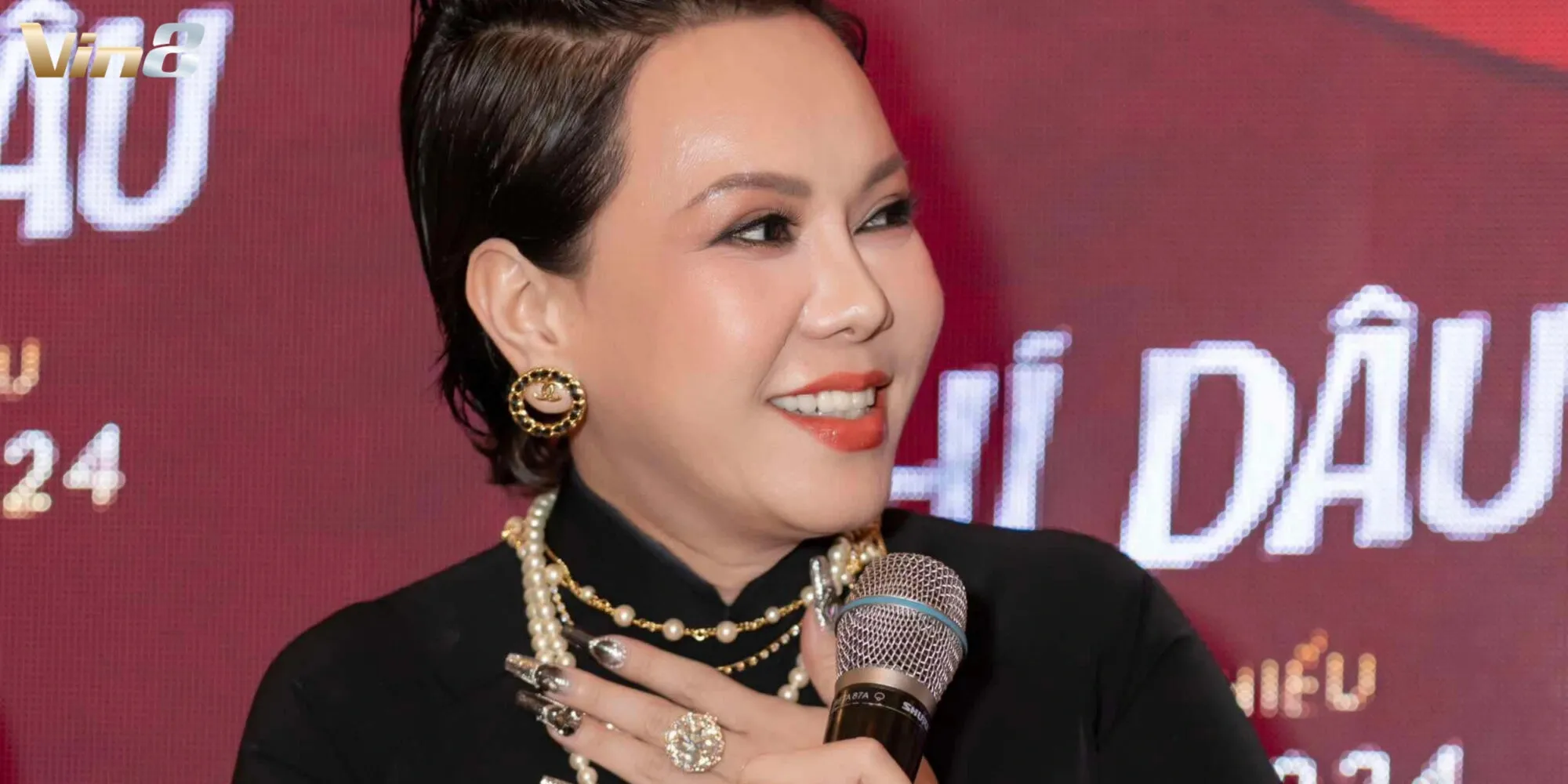 Việt Hương luôn xem nhân viên như gia đình của mình Việt Hương luôn xem nhân viên như gia đình của mình